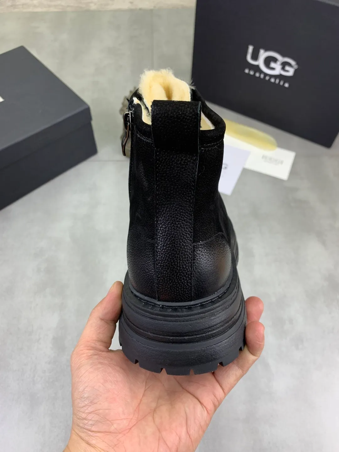 Men's men's shoes 💰P660 New arrival 🆕🆕🆕 IUGGI Men's British retro Martin boots Winter new men's outdoor hiking boots First layer of cowhide on the outside and wool on the inside Comfortable and warm Rubber sole sole Non-slip and firm Trendy and fashionable Casual and versatile Size: 38-44 (45 customized) Color: three colors